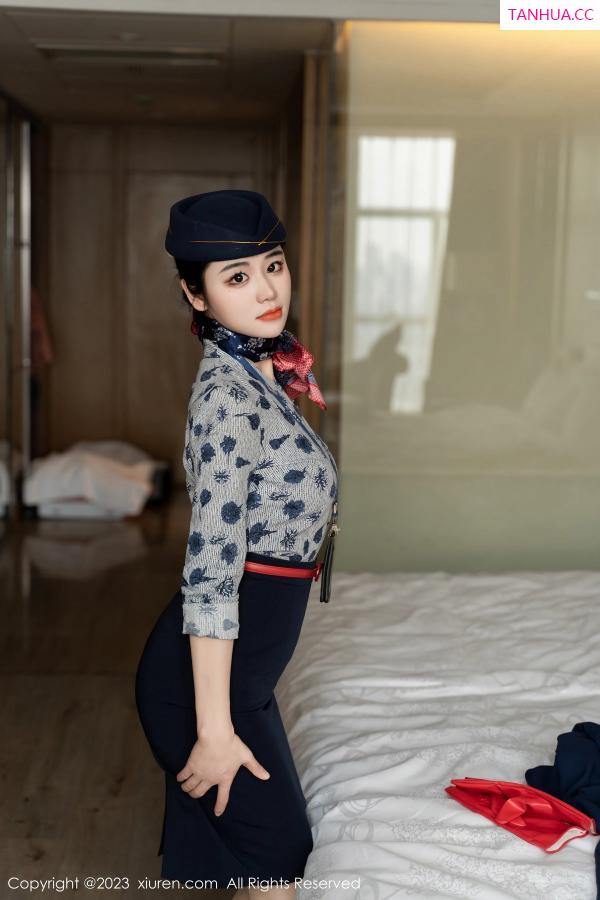   [XiuRen]高清写真图 2023.05.24 No.6790 汐汐爱吃草莓 制服美臀第14张图片